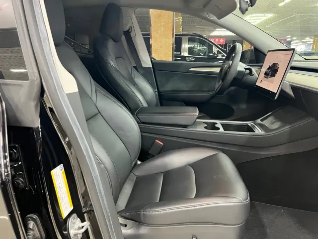 Tesla Model Y — Фото автомобиля 13