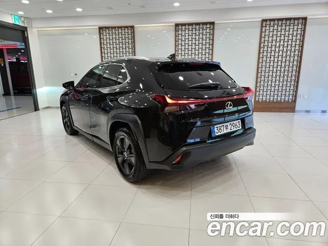 Lexus UX UX300h — Фото автомобиля 2