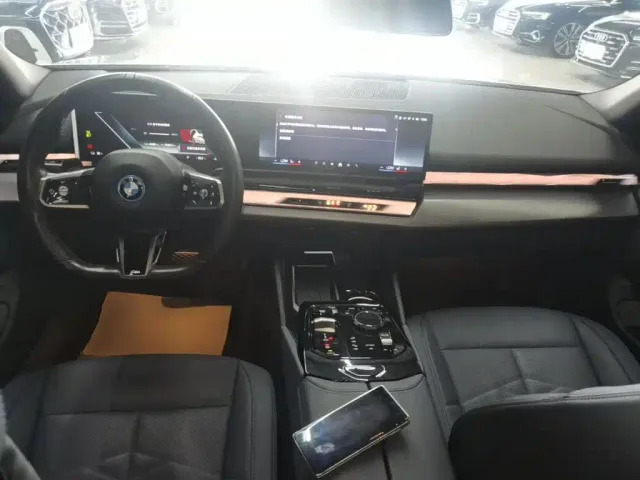 BMW i5 — Фото автомобиля 9