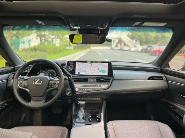 Lexus ES — Фото автомобиля 9