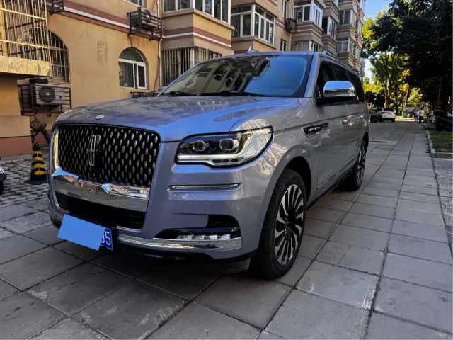 Фотография автомобиля — Lincoln Navigator