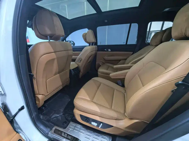 Li Auto ONE — Фото автомобиля 9