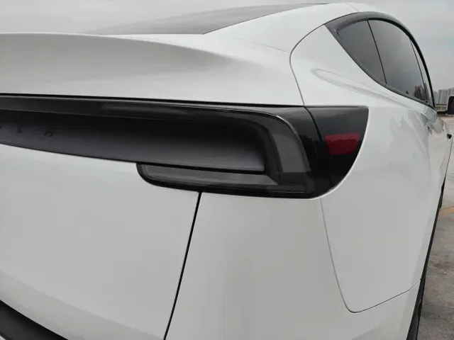 Tesla Model Y — Фото автомобиля 14