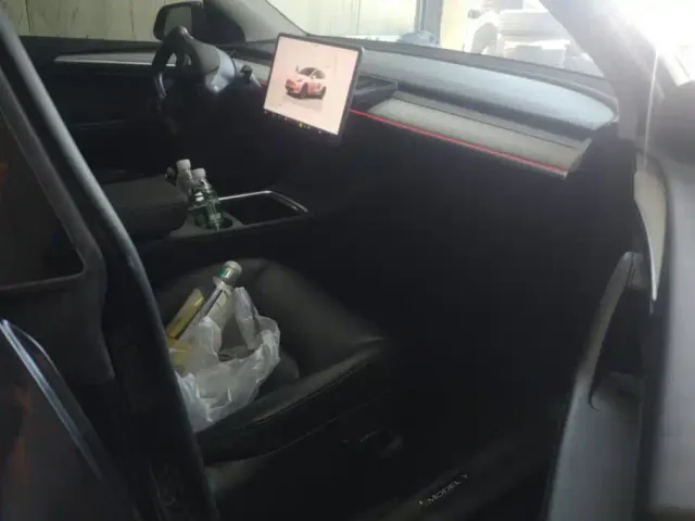 Tesla Model Y — Фото автомобиля 8