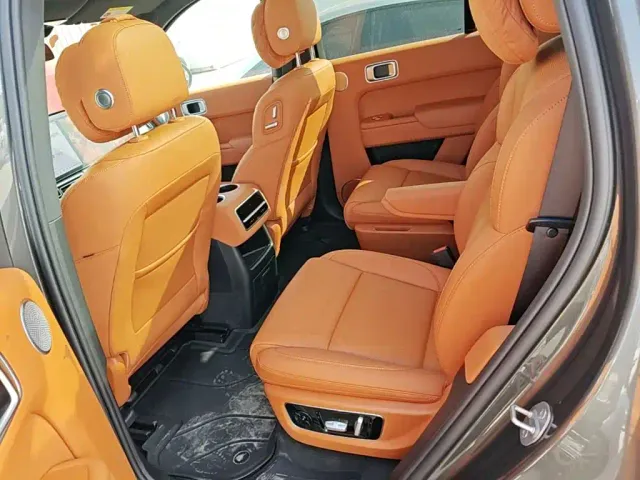 Li Auto L8 — Фото автомобиля 16