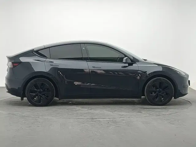 Tesla Model Y — Фото автомобиля 5