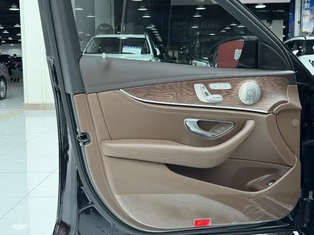 Mercedes-Benz E-Class — Фото автомобиля 8