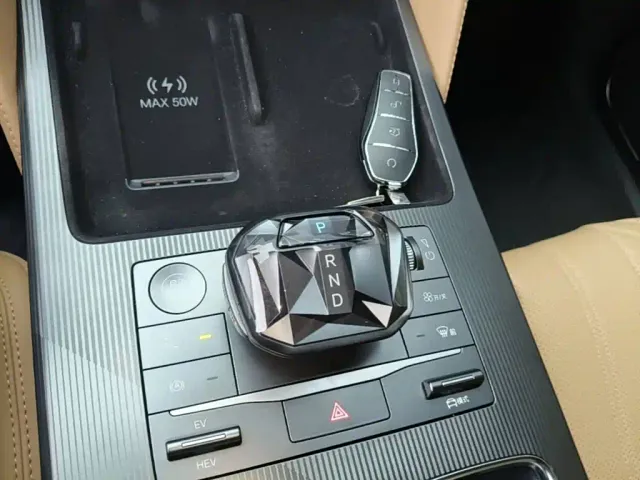BYD Song L DM-i — Фото автомобиля 13