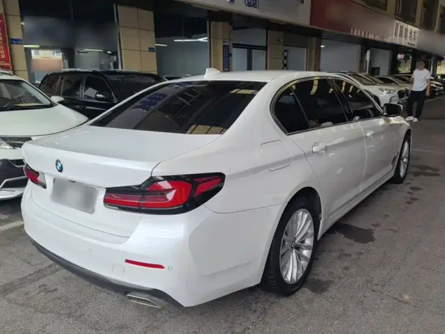 BMW 5 Series — Фото автомобиля 6