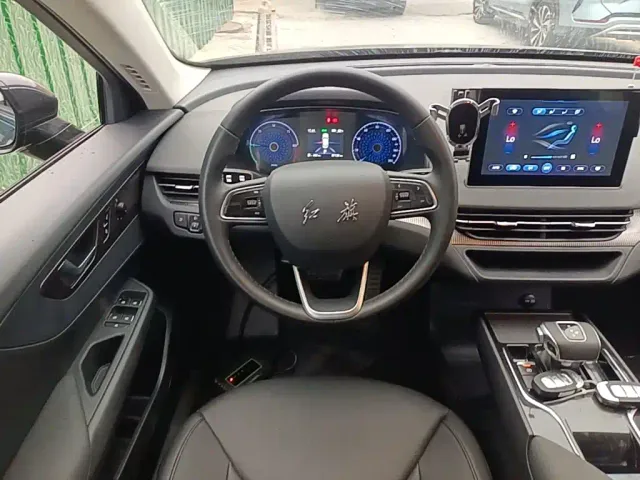 Hongqi E-QM5 — Фото автомобиля 10