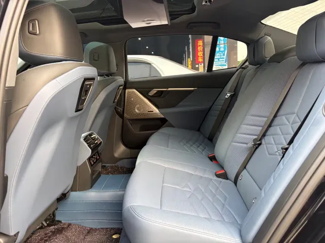 BMW 5 Series — Фото автомобиля 13