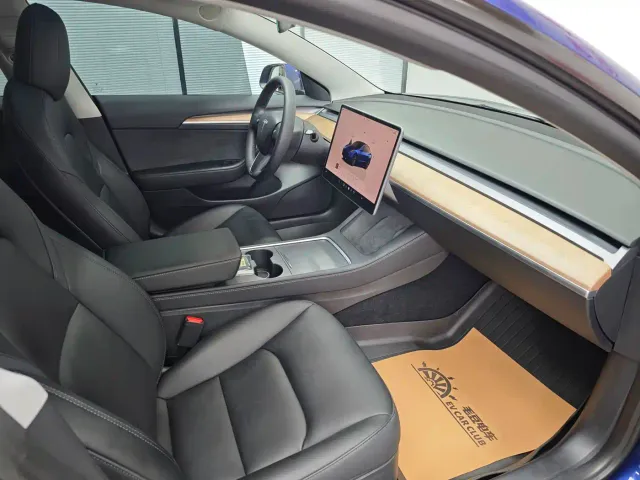 Tesla Model 3 — Фото автомобиля 20