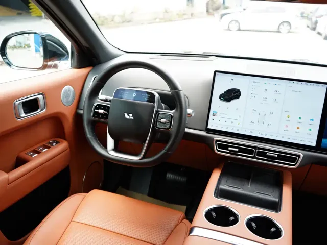 Li Auto L8 — Фото автомобиля 14