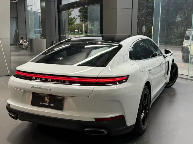 Porsche Panamera — Фото автомобиля 3