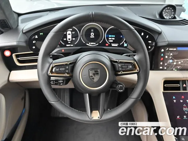 Porsche Taycan — Фото автомобиля 13
