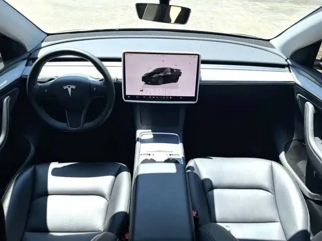 Tesla Model Y — Фото автомобиля 6