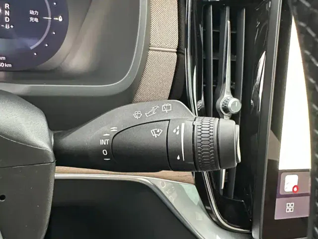 Volvo XC90 — Фото автомобиля 27