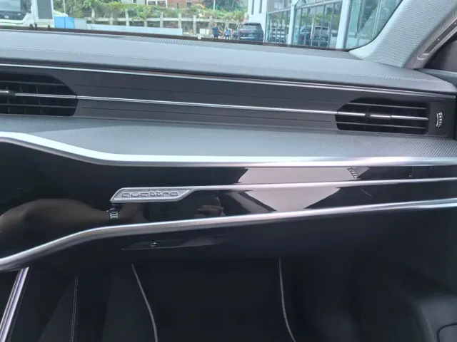 Audi A7L — Фото автомобиля 12