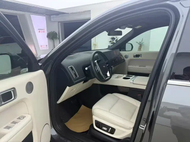 Li Auto L8 — Фото автомобиля 5