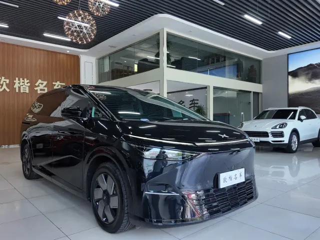 Xpeng X9 — Фото автомобиля 2