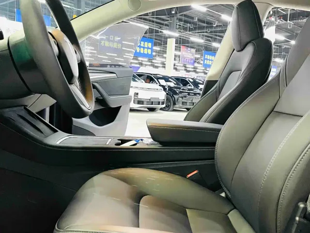 Tesla Model Y — Фото автомобиля 15