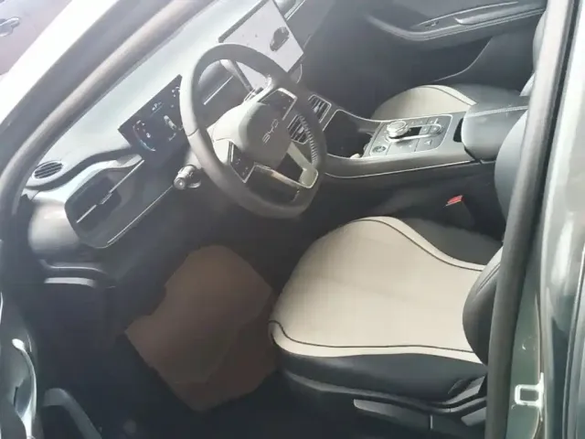 BYD Destroyer 05 2024 Glory Edition DM-i 55KM Luxury — Фото автомобиля 14