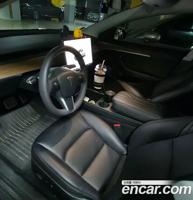Tesla Model 3 — Фото автомобиля 5