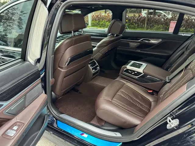 BMW 7 Series — Фото автомобиля 9