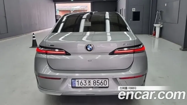 BMW 7 Series G70 — Фото автомобиля 2