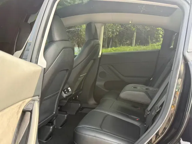 Tesla Model Y — Фото автомобиля 6