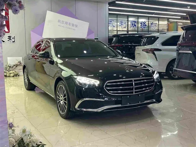Mercedes-Benz E-Class — Фото автомобиля 3