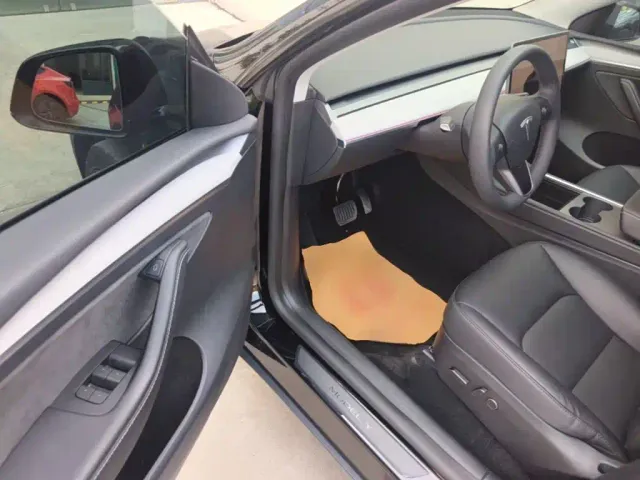 Tesla Model Y — Фото автомобиля 15