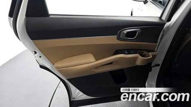 Kia Sorento Бензин 2.5T 2WD — Фото автомобиля 21