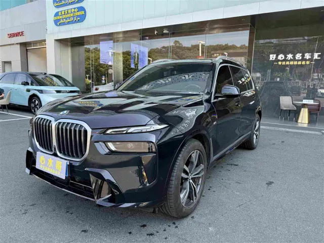 Фотография автомобиля — BMW X7