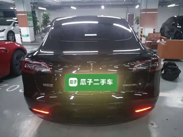Tesla Model 3 — Фото автомобиля 5
