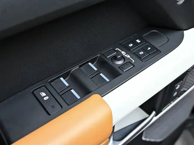 Land Rover Defender — Фото автомобиля 23
