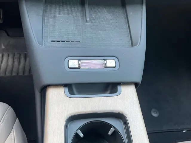 Volvo XC70 Plug-in Hybrid — Фото автомобиля 14