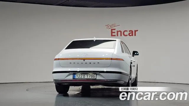 Hyundai Grandeur Grandeur (GN7) 2.5 Бензин 2WD — Фото автомобиля 4