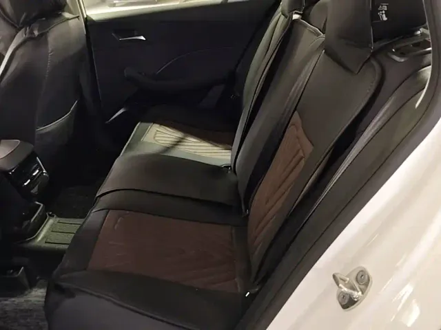 Roewe i5 — Фото автомобиля 16
