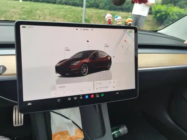 Tesla Model 3 — Фото автомобиля 13