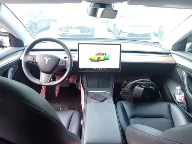 Tesla Model 3 — Фото автомобиля 9