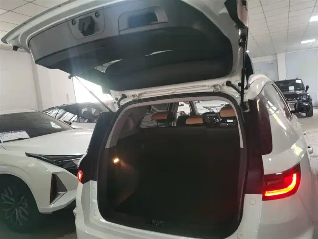 Geely Haoyue PRO — Фото автомобиля 18