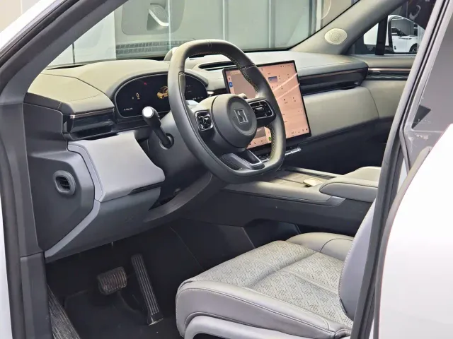 ZEEKR Zeekr 7X 2025 Model 75kWh RWD Smart Driving Edition — Фото автомобиля 3