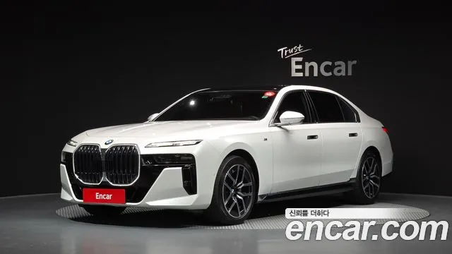 Фотография автомобиля — BMW 7 Series G70