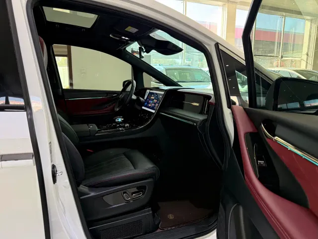 GAC Trumpchi M8 — Фото автомобиля 10