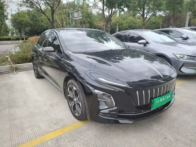 Hongqi E-QM5 — Фото автомобиля 3