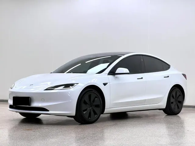 Фотография автомобиля — Tesla Model 3
