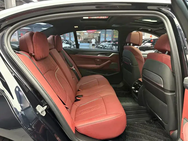 BMW 5 Series — Фото автомобиля 6