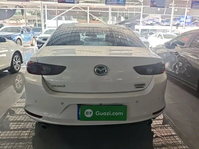 Mazda Axela — Фото автомобиля 5