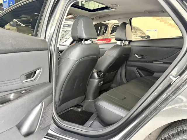 Hyundai Elantra — Фото автомобиля 5